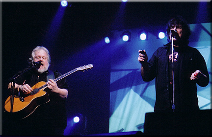 Randy Bachman and Burton Cummings sing Let It Ride