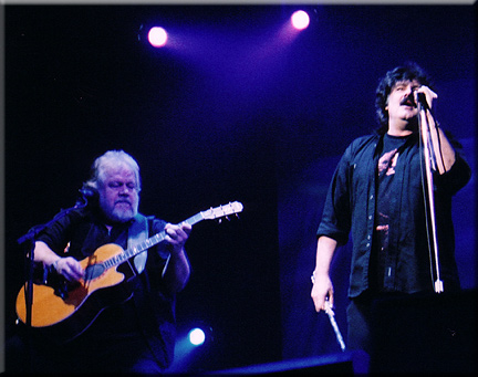Randy Bachman and Burton Cummings sing Undun