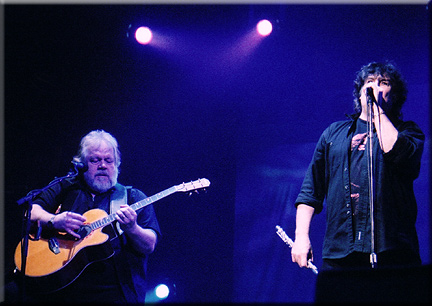 Randy Bachman and Burton Cummings sing Undun