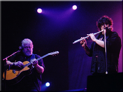 Randy Bachman and Burton Cummings sing Undun