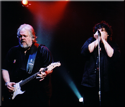 Randy Bachman and Burton Cummings perform American Woman