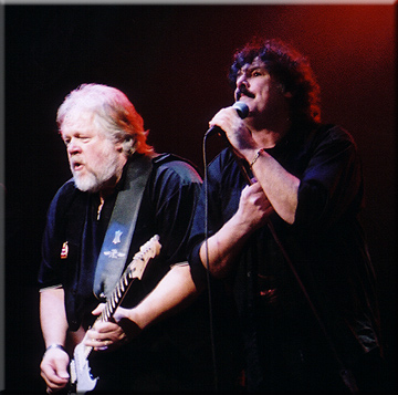 Randy Bachman and Burton Cummings perform American Woman